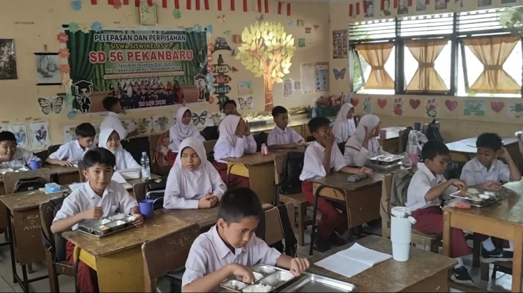 SDN 56 Pekanbaru Sesuaikan MBG di tengah Kabut Asap