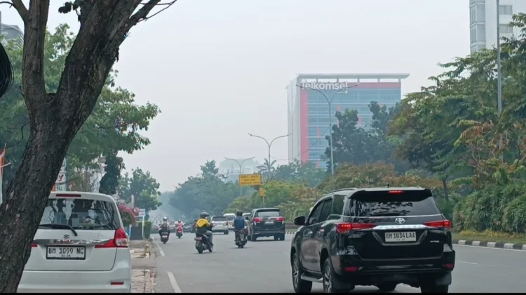 Kabut Asap Selimuti Pekanbaru, Diduga Terbawa Angin dari Wilayah Selatan