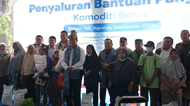 Mentan RI Salurkan Bantuan 75 Ton Beras di Marpoyan Damai