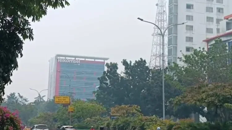 Kabut Asap Masih Menyelimuti Pekanbaru, Udara Sangat Tidak Sehat