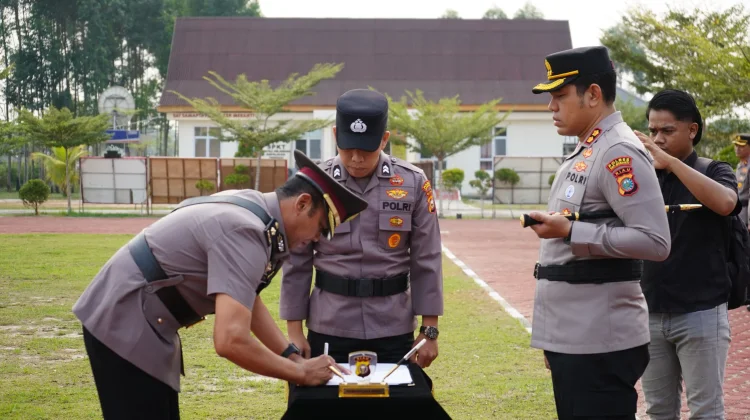 Kapolres Meranti AKBP Gede Adi Pimpin Sertijab Lima Perwira