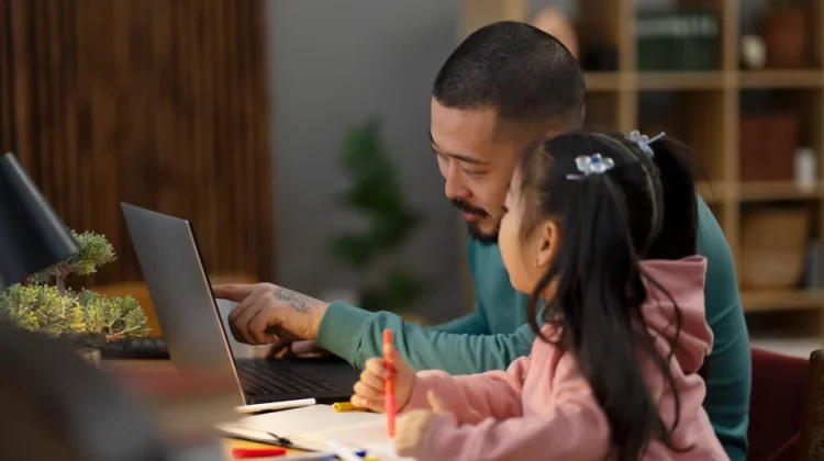 Orang Tua Diminta Jaga Semangat Anak Selama Belajar Online