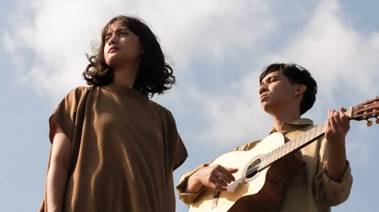 Banda Neira Rilis Video Musik "Ajariku Jadi Berani" dan Gelar Pameran