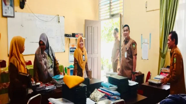 SMAN 2 Kampar Timur Jadi Contoh Kebersihan
