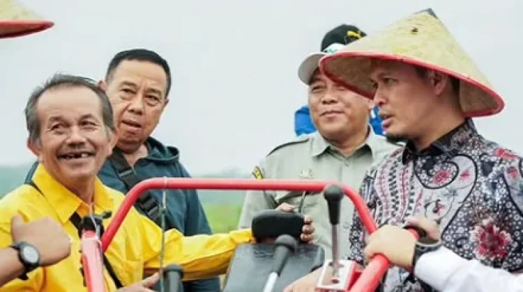 Pekanbaru Aman Bertani, Pemko Salurkan Alsintan dan Benih untuk 13 Kelompok Tani