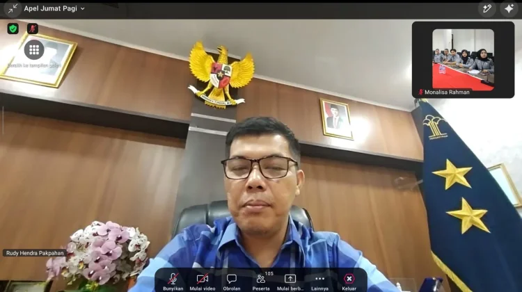 Jaga Kedisiplinan Pegawai, Kakanwil Kemenkum Riau Pimpin Apel Jumat Pagi Virtual