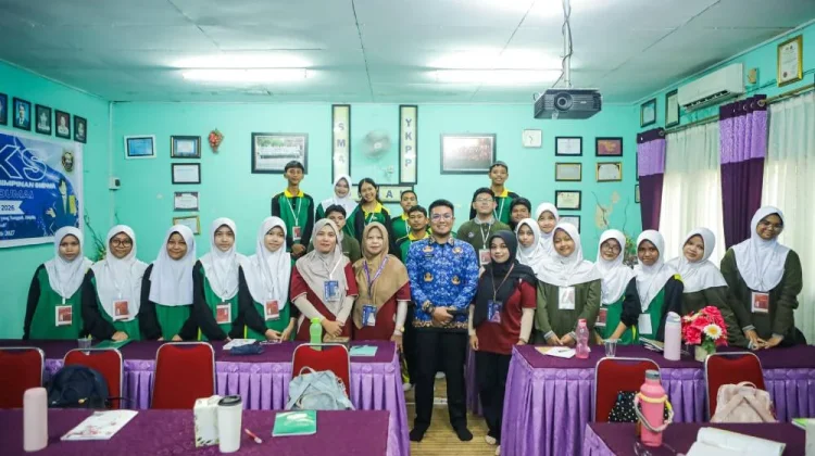 SMA YKPP Latih Keterampilan Public Speaking Pengurus OSIS dan MPK