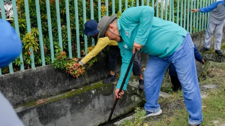 Wawako Sugiyarto Pimpin Gotong Royong di Kecamatan Dumai Selatan