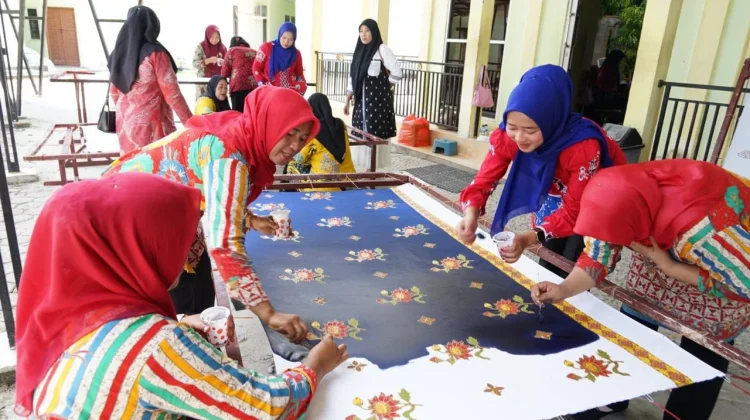 Batik Mandau dan Dumai : Kemandirian Ekonomi yang Dilukis dalam Helai Pelestarian