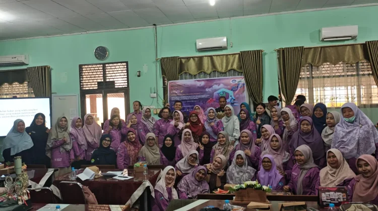 Magister Pendidikan Biologi UNRI Latih Guru Biologi Pekanbaru Susun Soal TKA