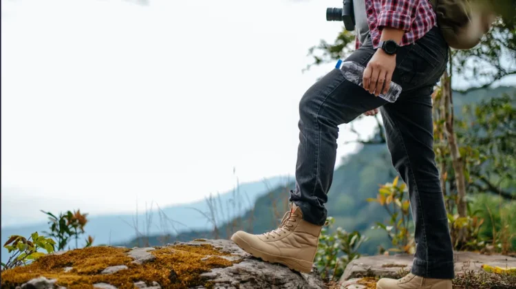 Pilihan Bahan Sepatu Nyaman untuk Petualangan Jauh