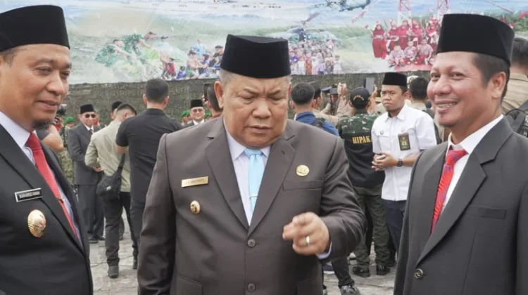 HUT TNI ke-81, Plt Bupati Muklisin Hadiri Upacara di Kantor Gubernur Riau