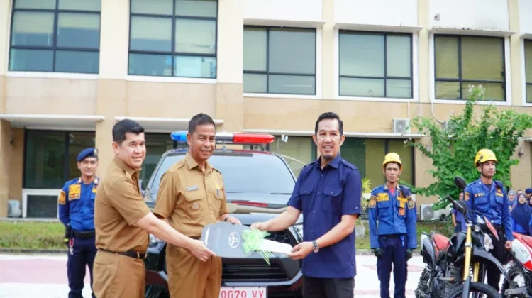 Bupati Kampar Serahkan Mobil Rescue untuk Damkar - RRI.co.id