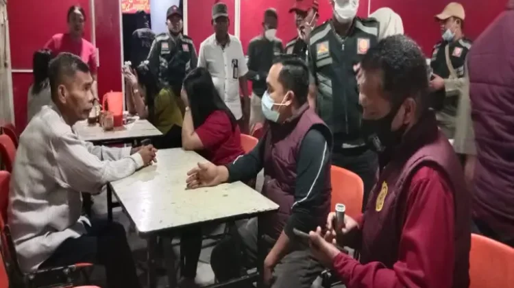 Satpol PP Kampar razia kedai remang