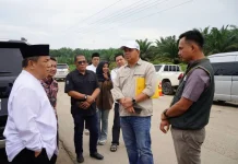 SF Hariyanto tinjau perbaikan jalan provinsi