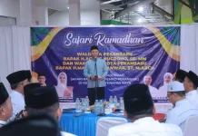 Safari Ramadan Perdana, Wako Pekanbaru Serahkan Bantuan Masjid