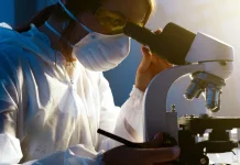 Garda Depan Diagnosis: Mengenal Peran Ahli Teknologi Laboratorium Medis