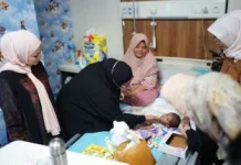 TP PKK Riau Jenguk Pasien Anak RSUD