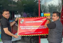 Bapenda Pekanbaru Pasang Stiker Penunggak Pajak