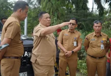 Tindaklanjuti Keluhan Warga Dumai, Plt Gubri Bantu Jalan Sekolah SMAN 8