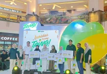 Nasabah Sumringah Menerima Hadiah Program Badai Emas Pegadaian