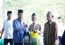 Safari Ramadhan di Desa Karya Bhakti, Bupati Kampar Serahkan Bantuan