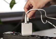 Pentingnya Gunakan Charger Orisinal agar Baterai Awet