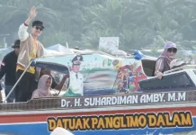 Pacu Jalur Kenegerian Pulau Panjang Pererat Silaturahmi Lebaran