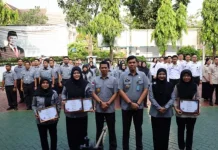 Semangat Baru Pasca-Lebaran: Kakanwil Berikan Penghargaan Pegawai Teladan