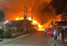 Pertamina Patra Niaga Kilang Produksi Pakning Salurkan Bantuan Pasca Kebakaran