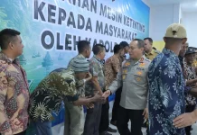 Kapolda Riau Serahkan 20 Mesin Ketinting untuk Tingkatkan Ekonomi Nelayan Merant
