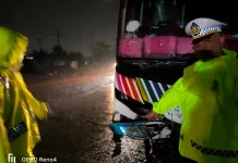 Bus Pelangi Tabrak Daihatsu Sirion di Pekanbaru, Satu Orang Tewas