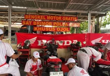 Brimob Polda Riau Buka Bengkel Gratis untuk Ojol Kamtibmas