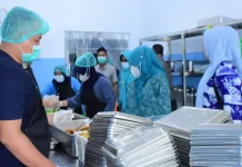 Ketua PKK Kampar Tinjau Program MBG di Desa Lereng