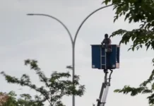 Kabel Penerangan Jalan Umum (PJU) Dipasang Kembali oleh Dishub Pekanbaru