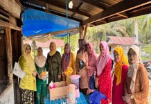 GOW Kampar Bagikan Sembako di Hari Kartini