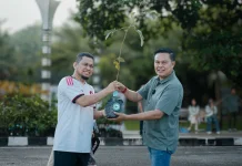 Pertamina Sumbagut Melalui Fuel Terminal Sei Siak Bagikan Bibit Pohon