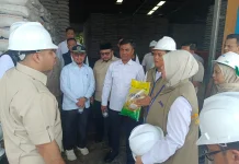 Pastikan Stok Beras Aman, Anggota DPR RI Kunjungi Gudang Bulog Riau Kepri