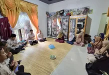 Kakanwil Kemenag Haji dan Umrah Riau Takziah ke Rumah Duka Jemaah Haji Wafat