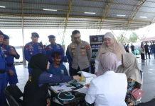 Sentuh Warga Pesisir, Kapolres Dumai Salurkan Bantuan dan Kesehatan Gratis