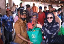 Berkunjung ke Meranti, Iyeth Bustami Janji Bawa Permasalah Arang Bakau ke Pusat