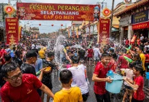 Festival Perang Air Selatpanjang Simbol Persaudaraan dalam Tradisi Cap Go Meh