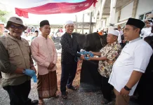 Bupati Inhil Sembelih Kurban Bantuan Presiden