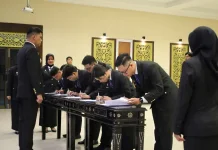 Kakanwil Kemenkum Riau Lantik 16 ASN Baru
