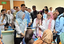 Selvi Gibran Kunjungi RSUD Arifin Achmad, Soroti Imunisasi Anak