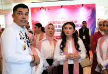 Tinjau Pameran UMKM Binaan, Ibu Wapres Apresiasi UMKM Lokal dan Layanan Hukum