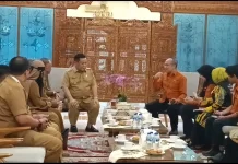 Jadi Orang Pertama di Data, Plt Gubri Imbau Masyarakat untuk Terima Petugas Sensus