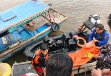 Tim SAR Temukan Bocah Tenggelam di Dermaga TPI Purnama