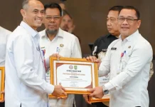Pemko Dumai Raih Penghargaan Keterbukaan Informasi Publik