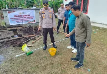 Sambut Hari Bhayangkara, Polres Meranti Hadiahi Warga Sumur Bor